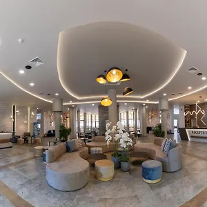 Golden Park Hotel
